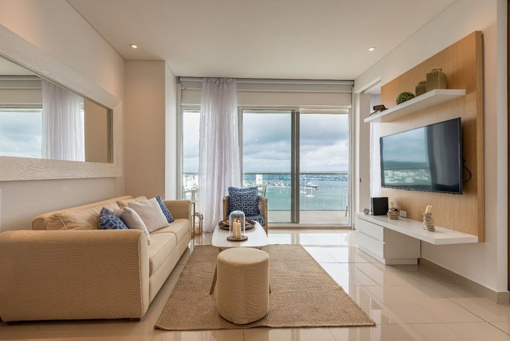 Classy 1 Bedroom Pool & Gym near Downtown 1