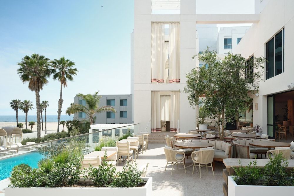 Sandbourne Santa Monica, Autograph Collection 1