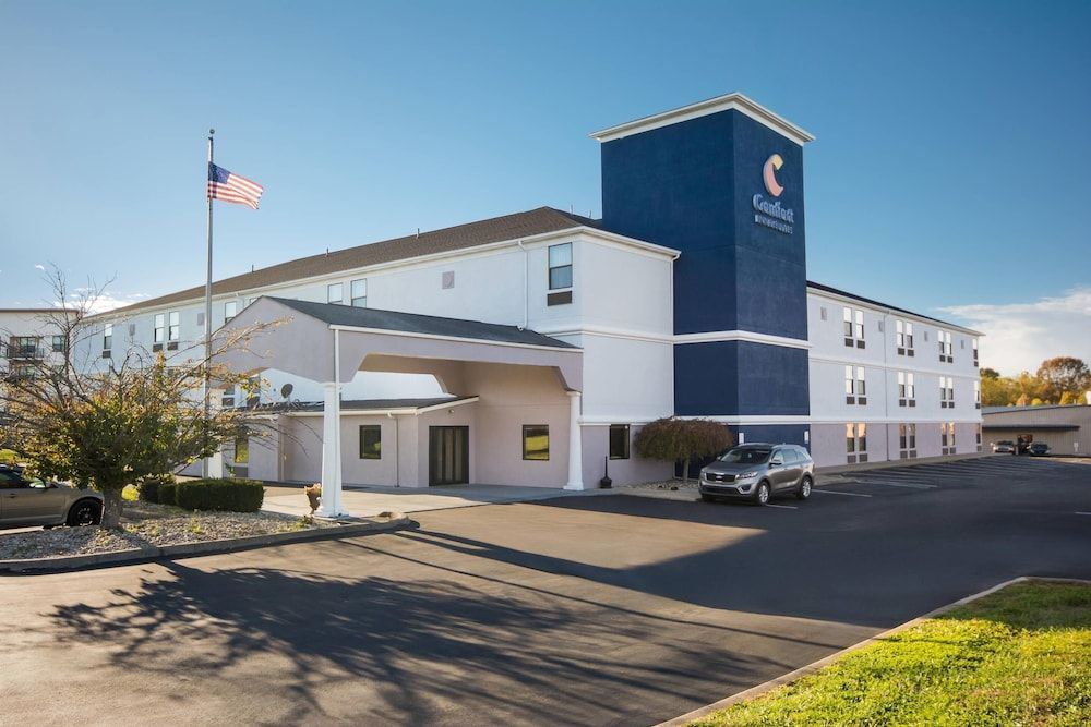 Comfort Inn & Suites Cincinnati Eastgate 1