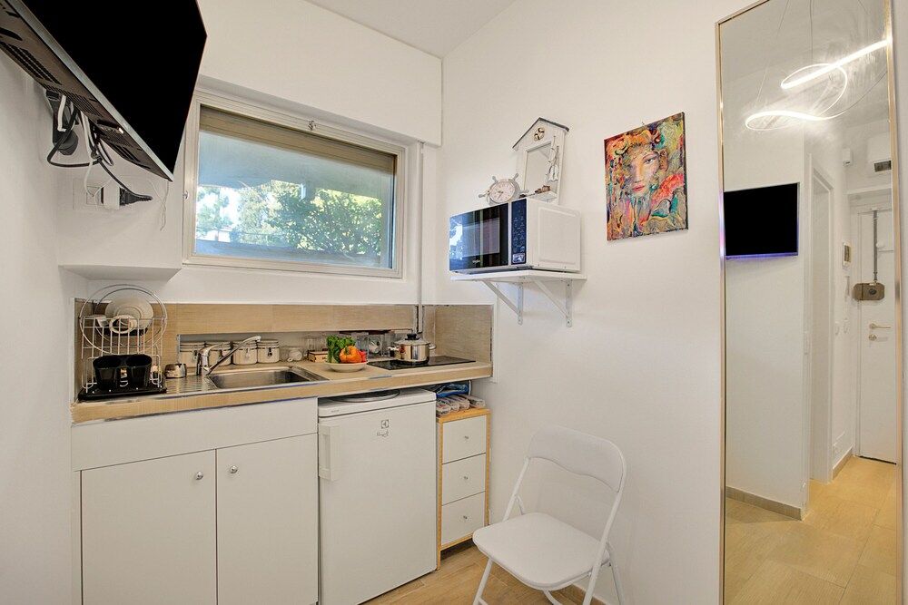 Jolie Sur La Mer - Petit Studio With Shared Pool 2