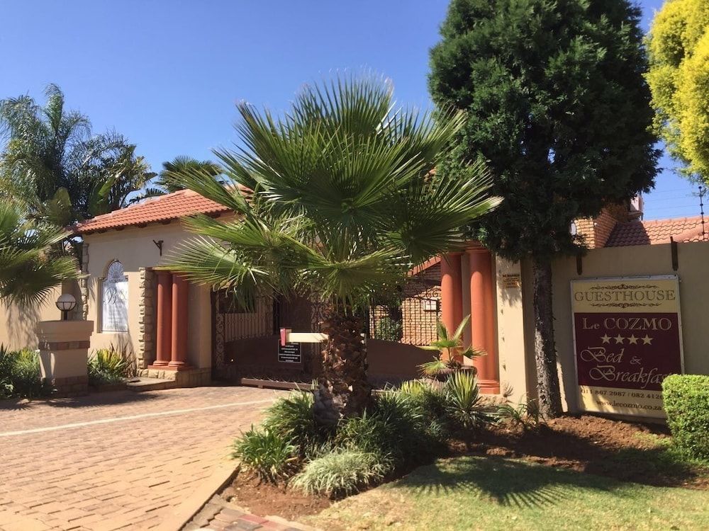 Le Cozmo Guesthouse 1