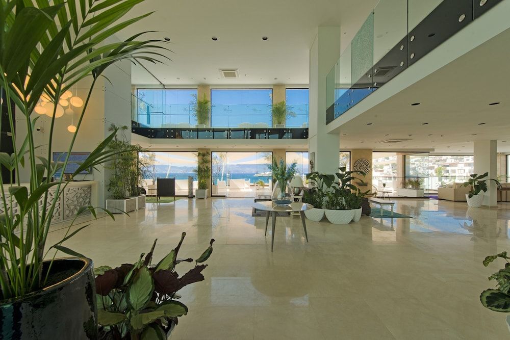 Bellazure Hotel 2