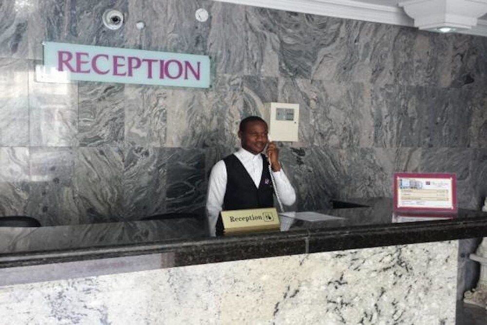 L'avalon Hotel and Suites 2