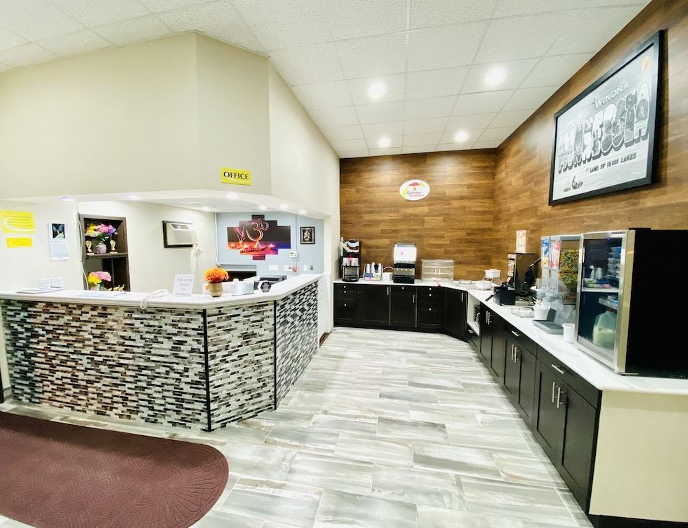 Super 8 by Wyndham Winona MN 2