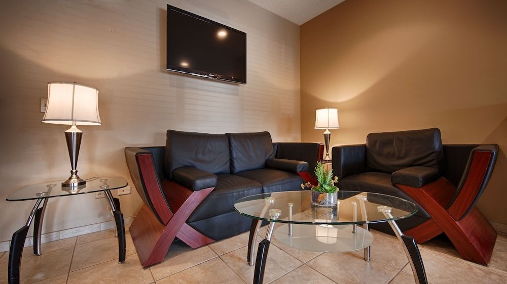 Best Western Crossroads Inn 2
