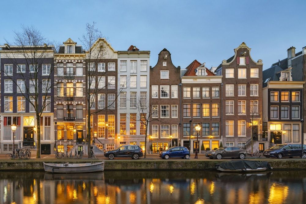 Ambassade Hotel 1