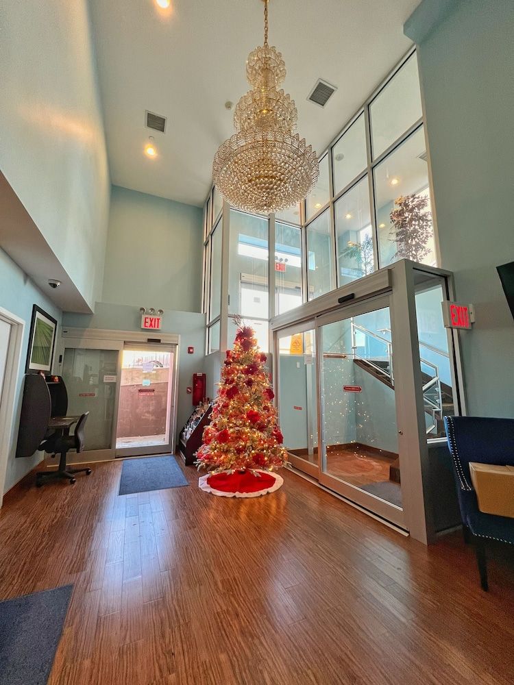 Ozone Inn & Suites 2
