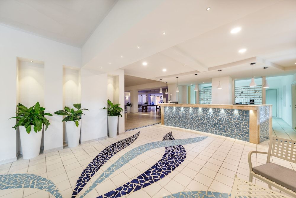 Blu Hotel Laconia Village 2
