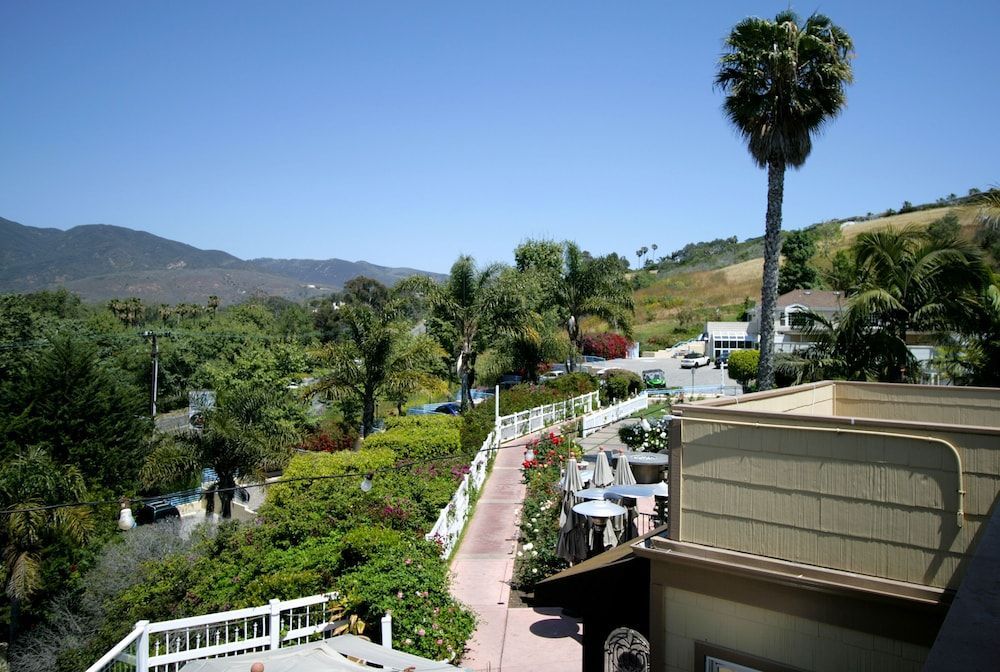 Malibu Country Inn 1