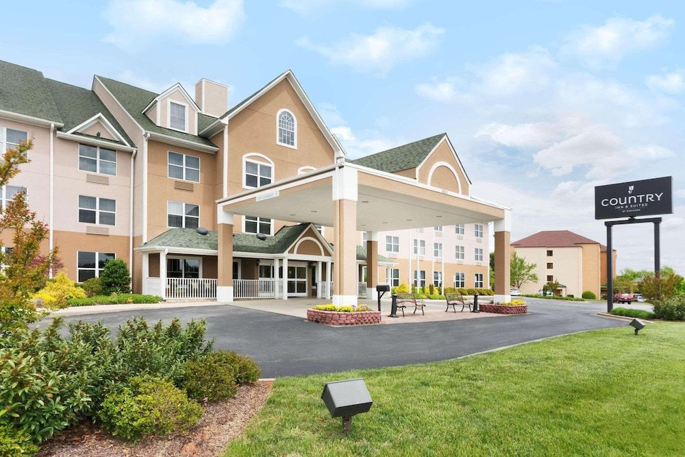 Country Inn & Suites by Radisson, Burlington Elon , NC 1