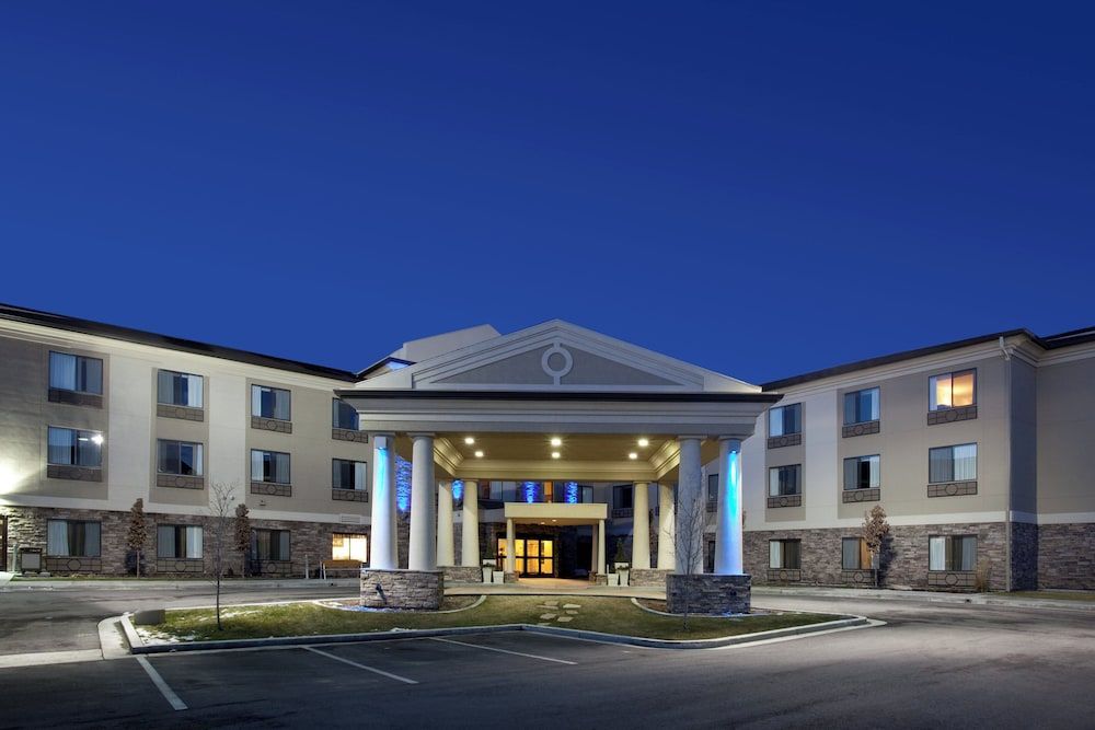 Holiday Inn Express & Suites SALT LAKE CITY-AIRPORT EAST by IHG 1
