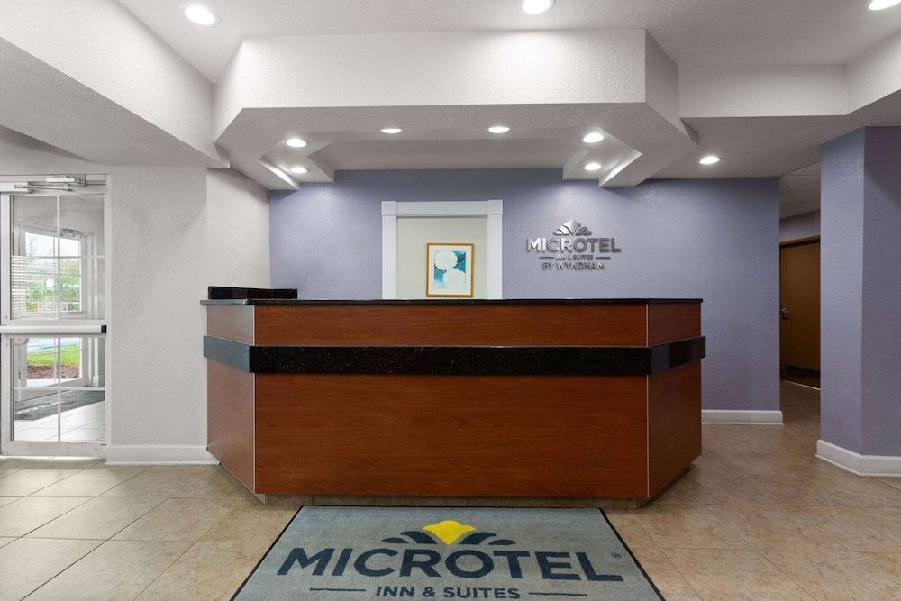 Microtel Inn and Suites - Zephyrhills 2
