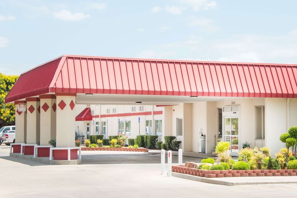 Ramada by Wyndham Enid 1