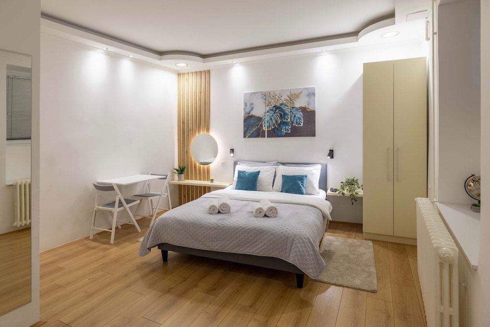 Old Town Rooms 1
