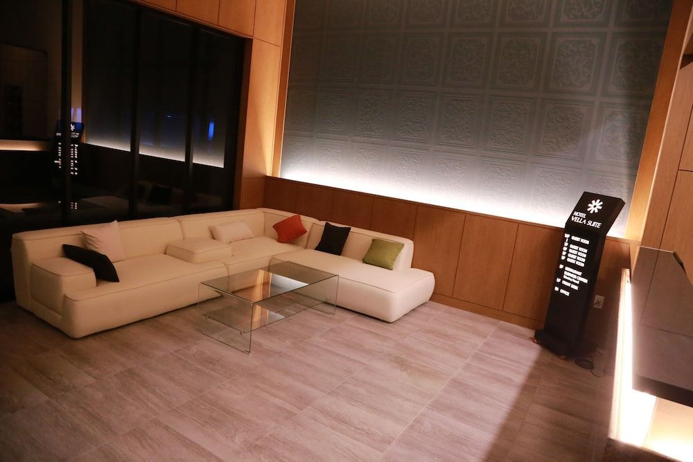 Vella Suite Hotel 2