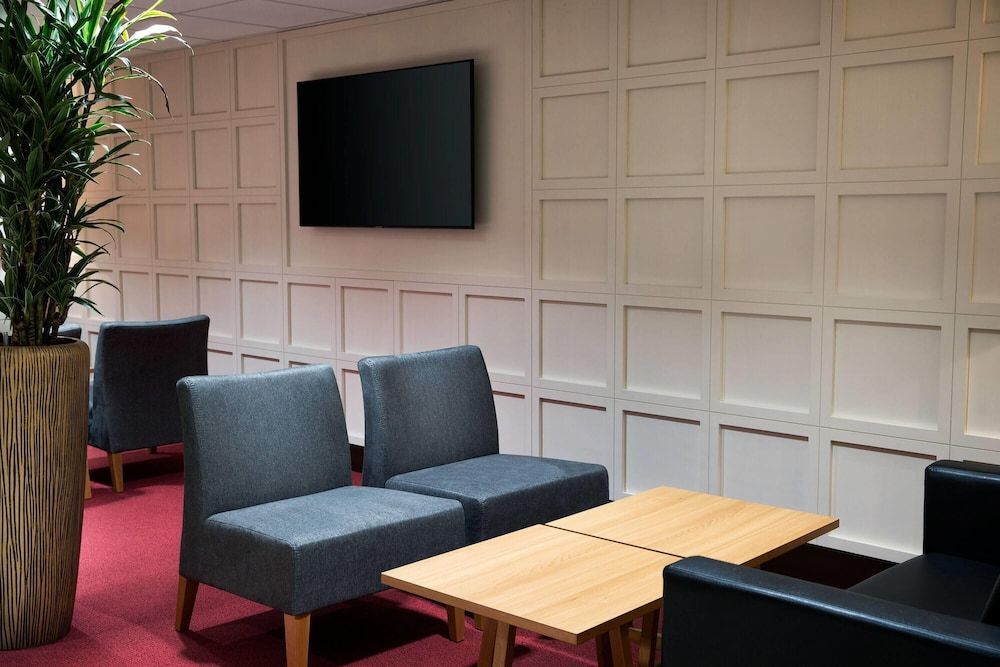 Ramada by Wyndham Leeds East 2