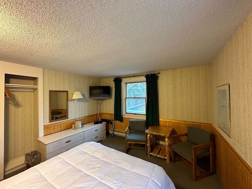 Maple Leaf Inn Lake Placid 1