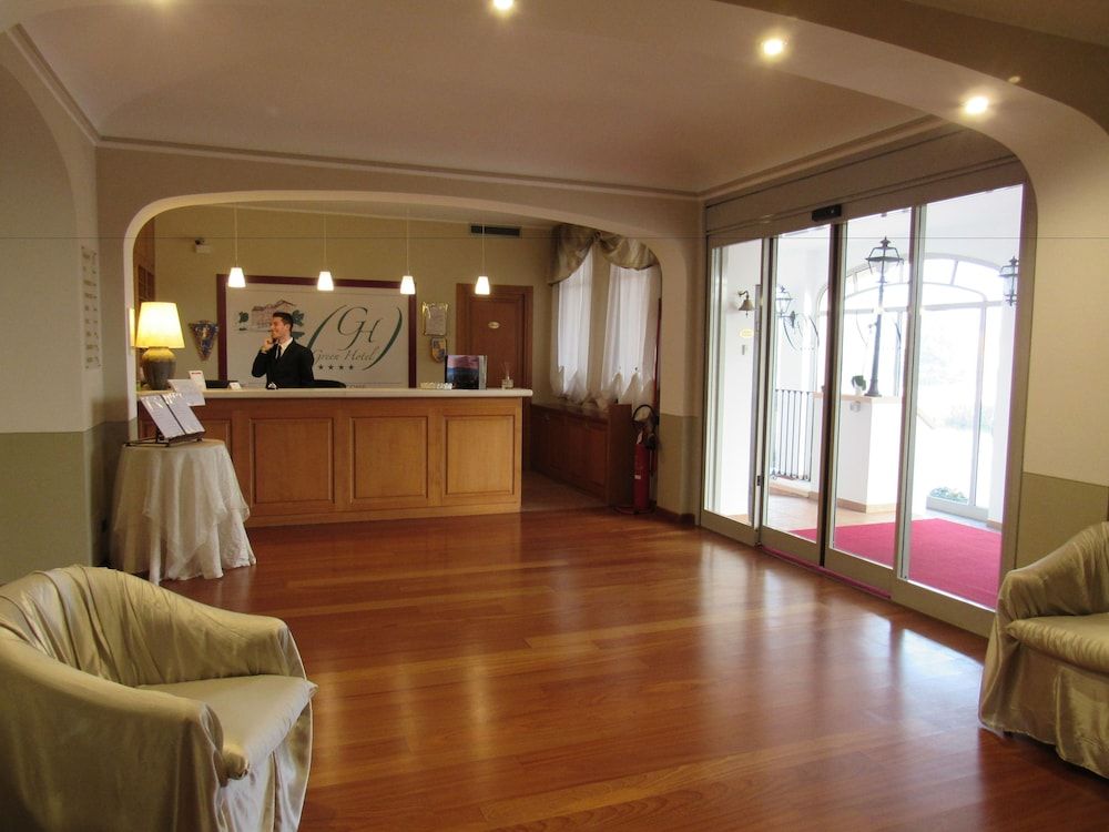 Green Hotel 2