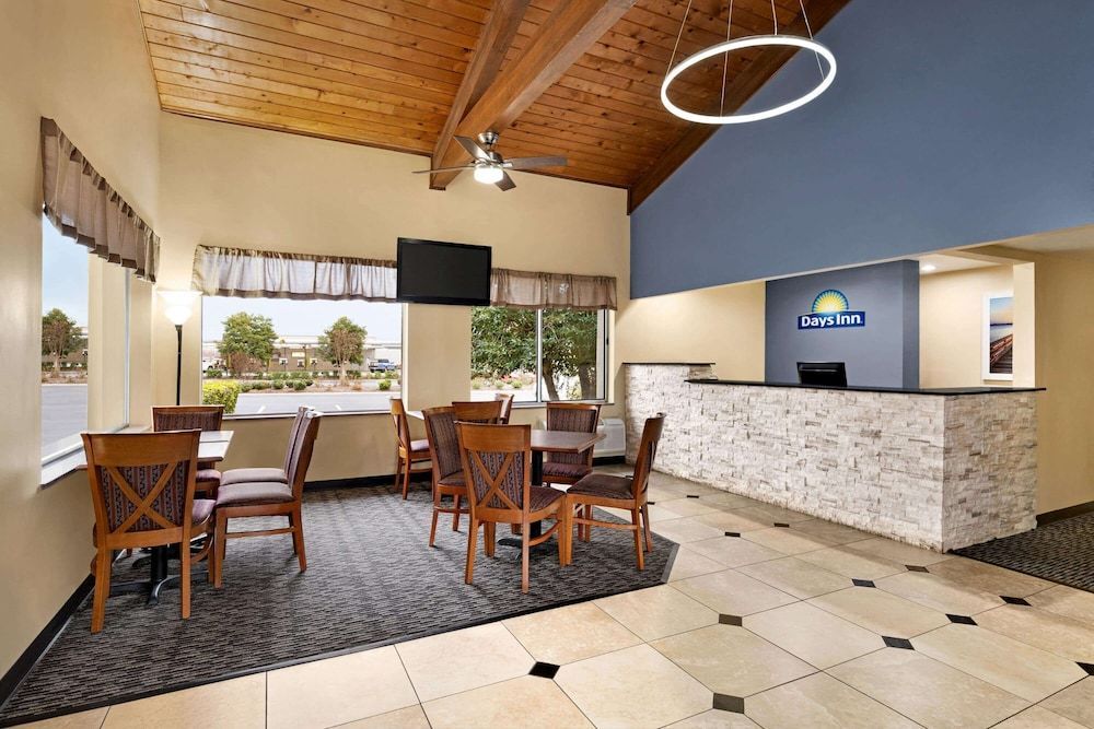 Days Inn by Wyndham Oak Ridge Knoxville 2