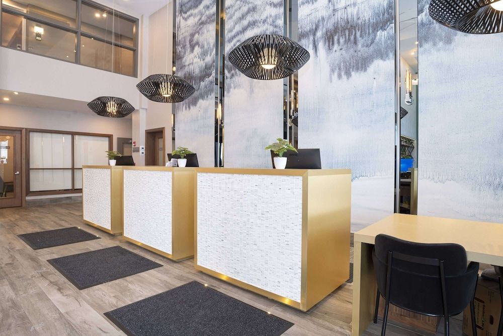 Sandman Signature Sherwood Park Hotel 2