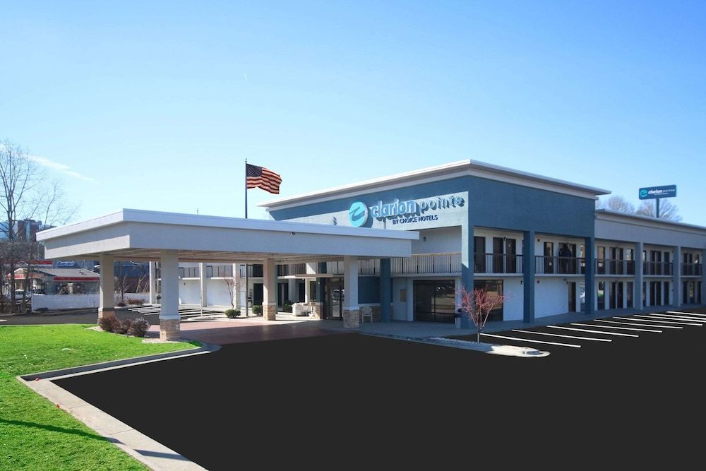 Clarion Pointe Statesville 1