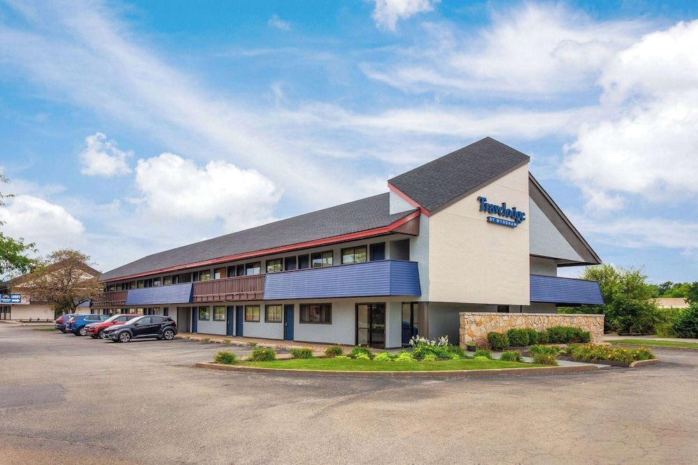 Travelodge by Wyndham Peoria 1