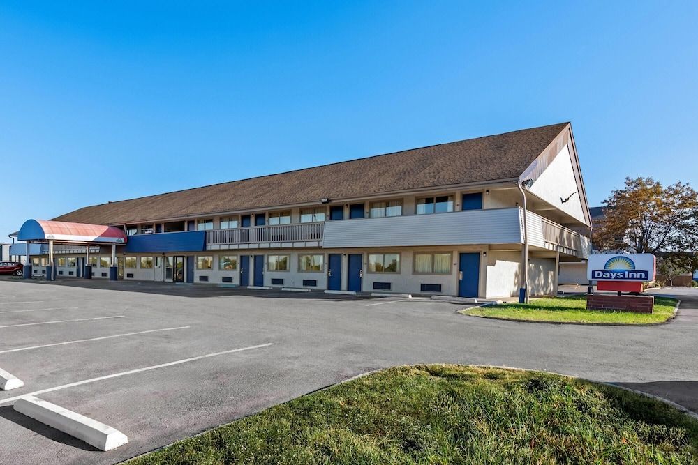Days Inn by Wyndham Independence 1