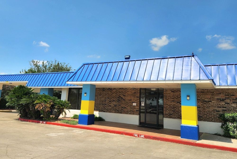 Days Inn by Wyndham Seguin TX 1