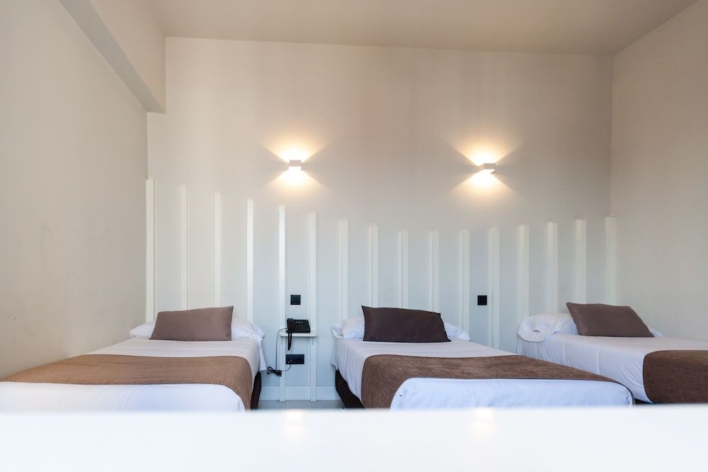 Hostal Charlotte-Gran Vía 2