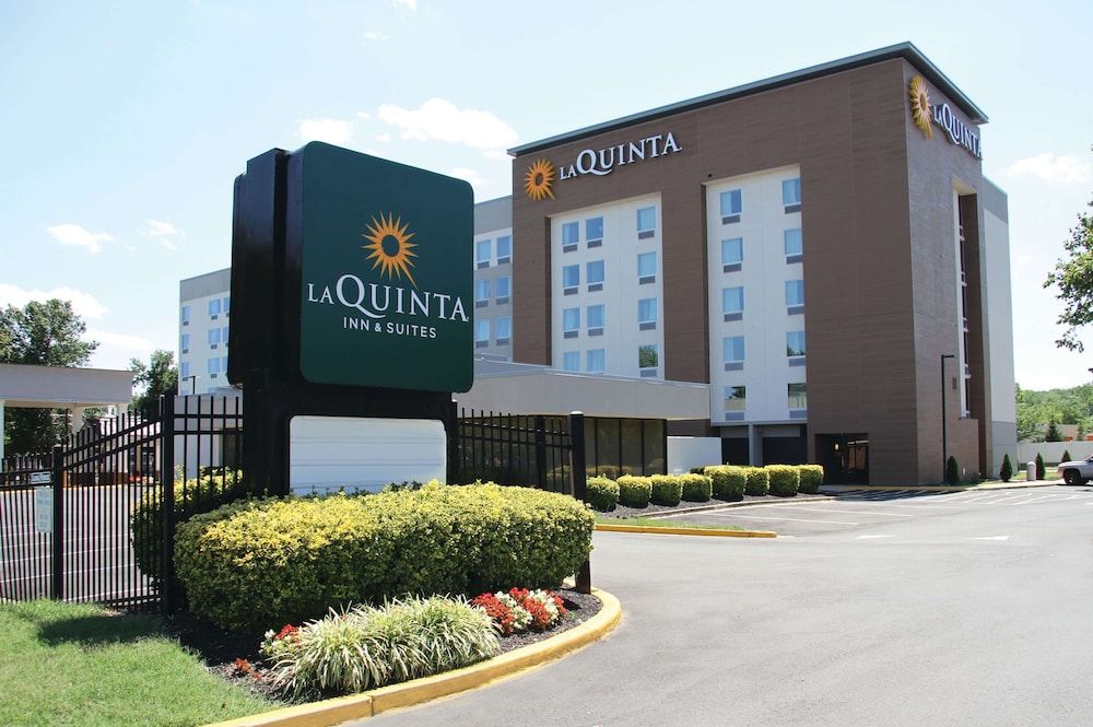 La Quinta Inn & Suites by Wyndham DC Metro Capital Beltway 1