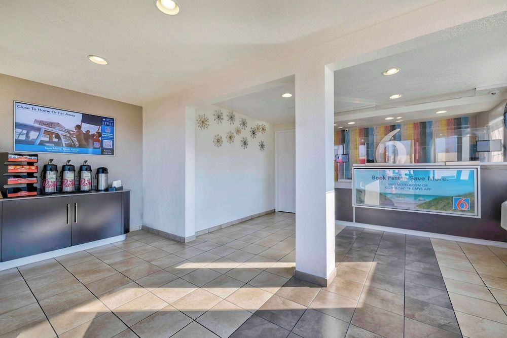 Motel 6 Anaheim, CA - Fullerton East 2