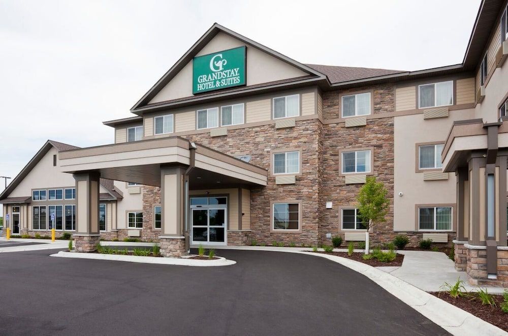 GrandStay Delano 1