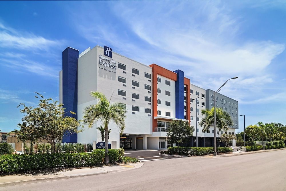Holiday Inn Express & Suites Miami Intl Airport - 36th St by IHG 1