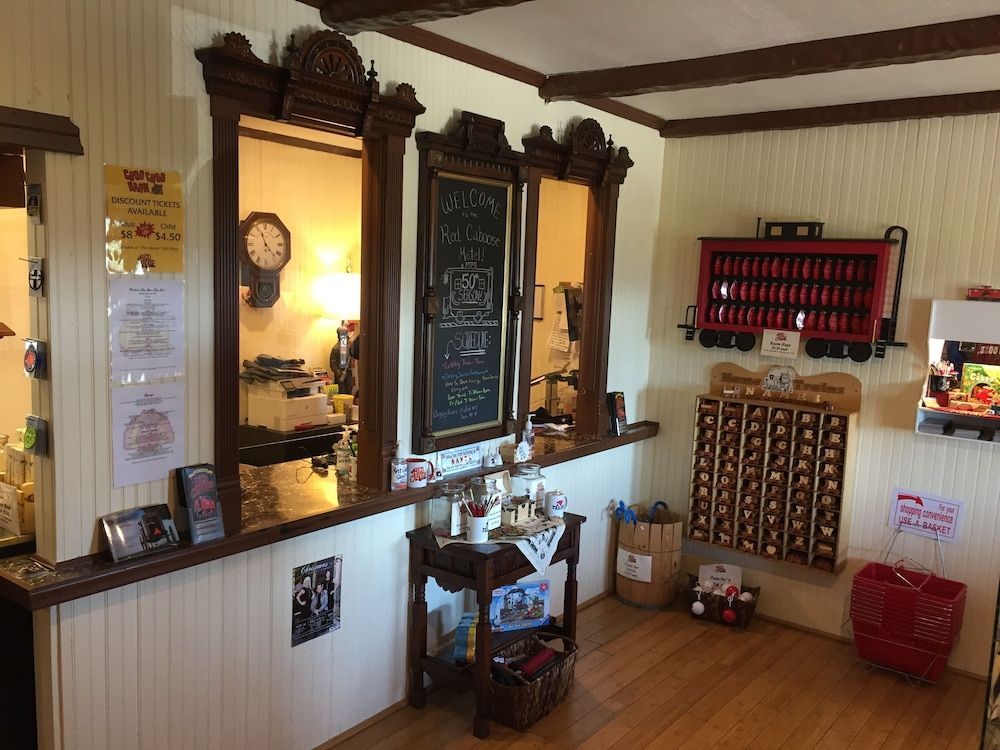 Red Caboose Motel & Restaurant 2