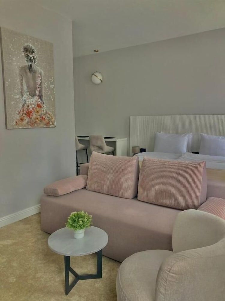 Move In Aparthotel 1