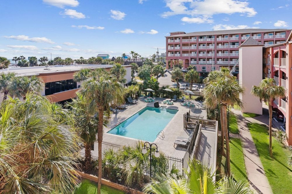 Beachfront Palms Resort Galveston, an Ascend Collection Hotel 1