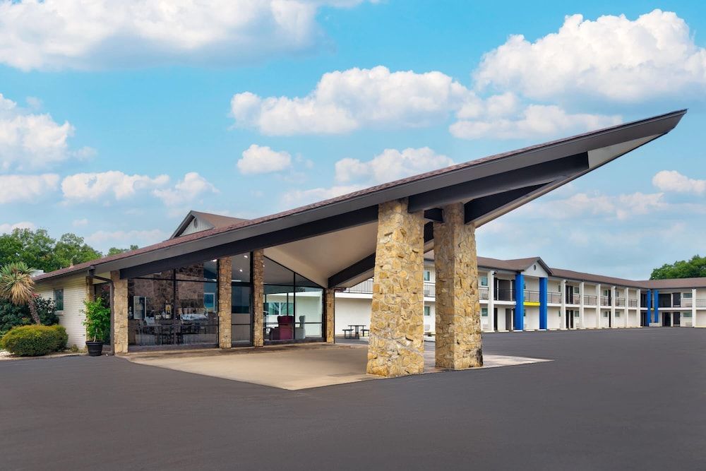 Days Inn by Wyndham Gatesville 1