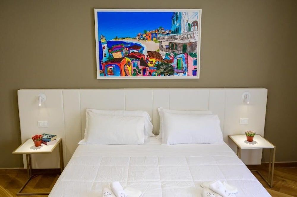 Maqueda Room & Suite 2