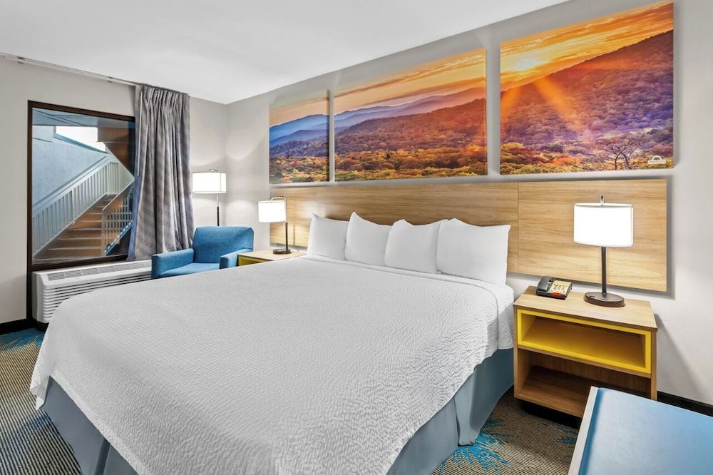 Days Inn by Wyndham Saint Pauls 1