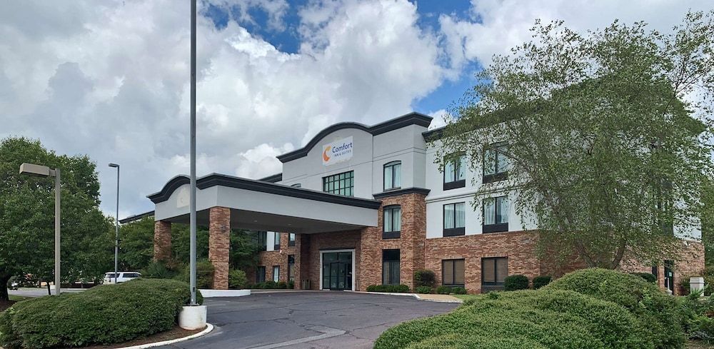 Comfort Inn & Suites Columbus North 1