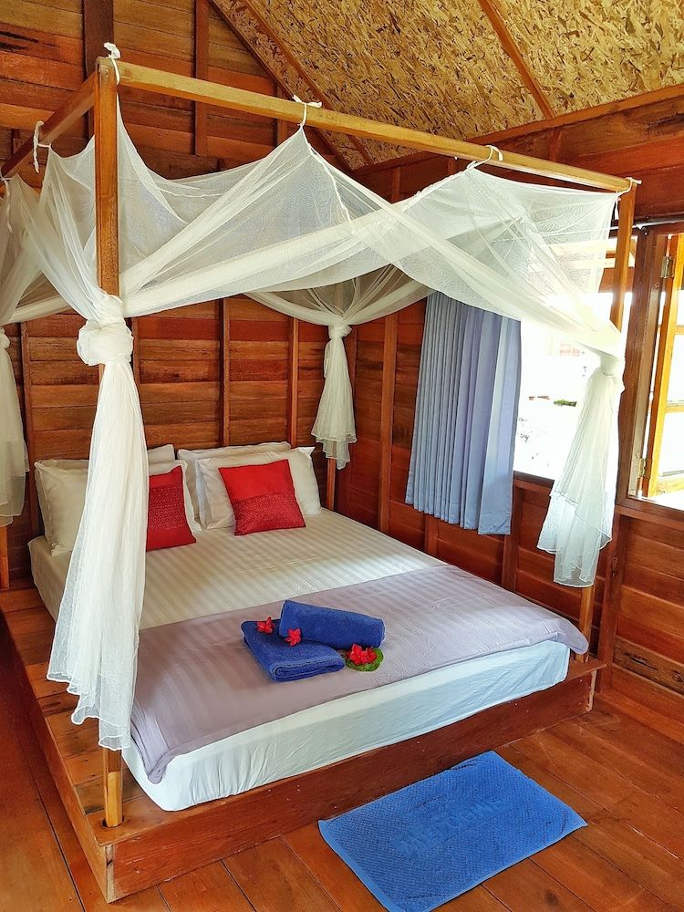 Lipe Beach Resort 2