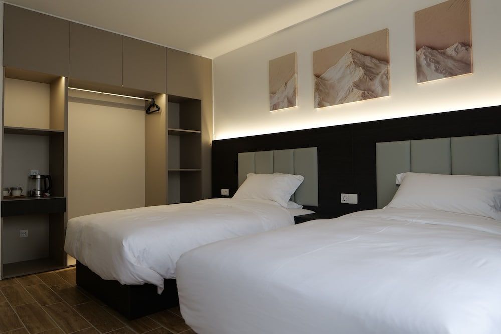 KIMMIY HOTEL 1