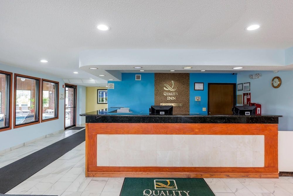 Quality Inn Sycamore - DeKalb 2
