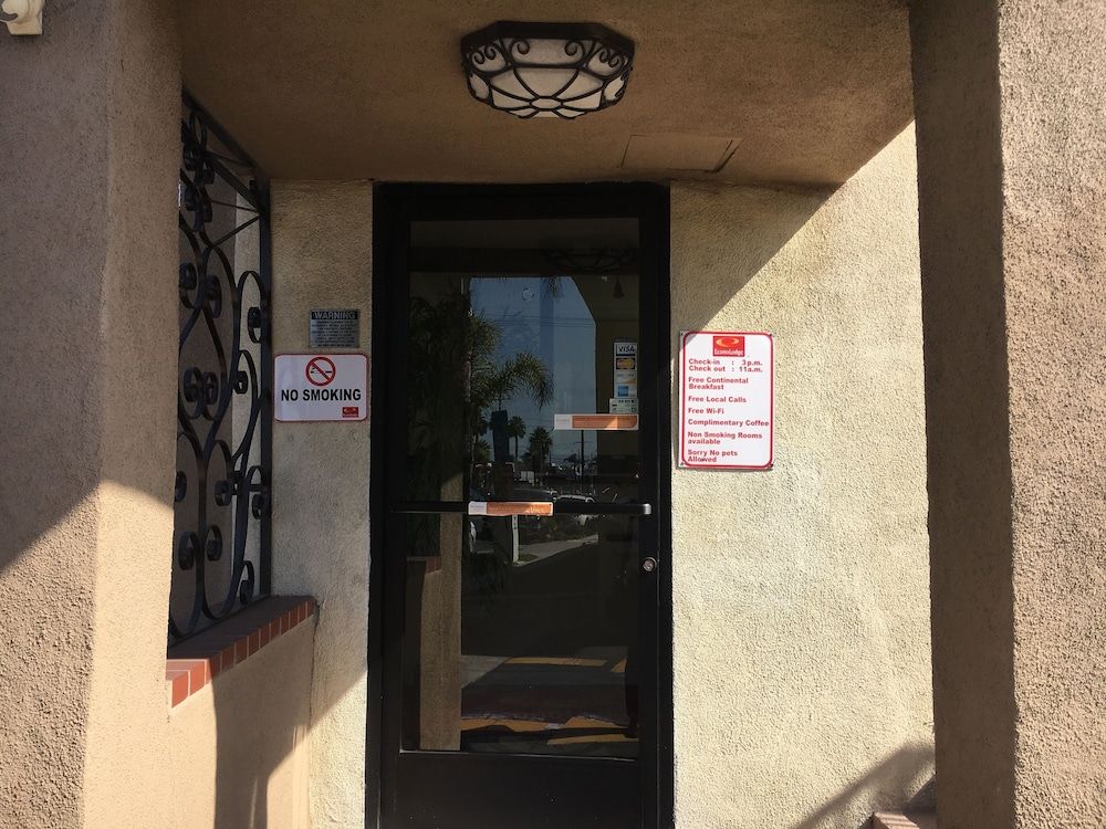 Econo Lodge Long Beach I-405 2