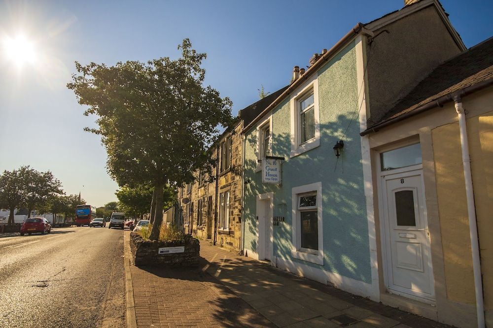 Irvine Riverside Guesthouse 1