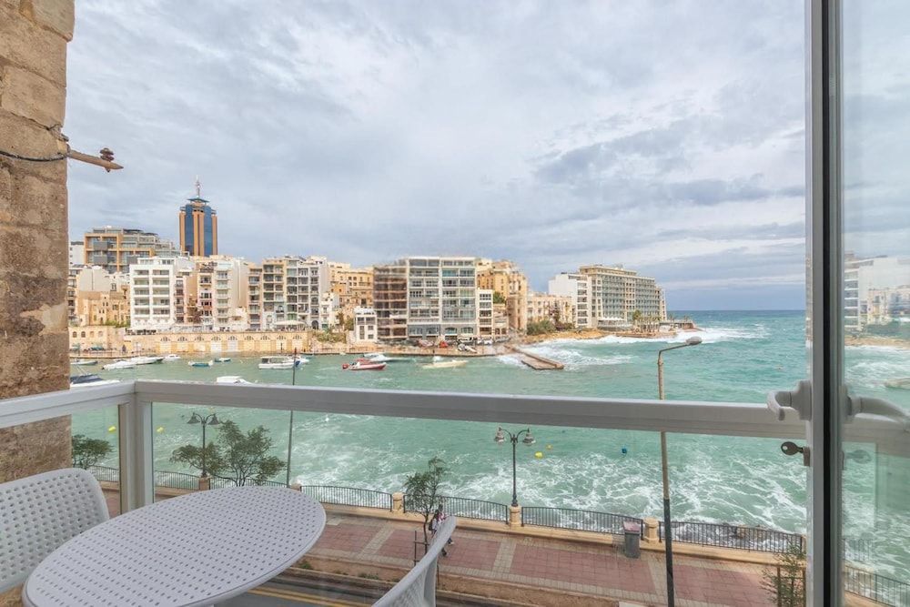 Seafront Designer Bliss in Central St Julian's 1