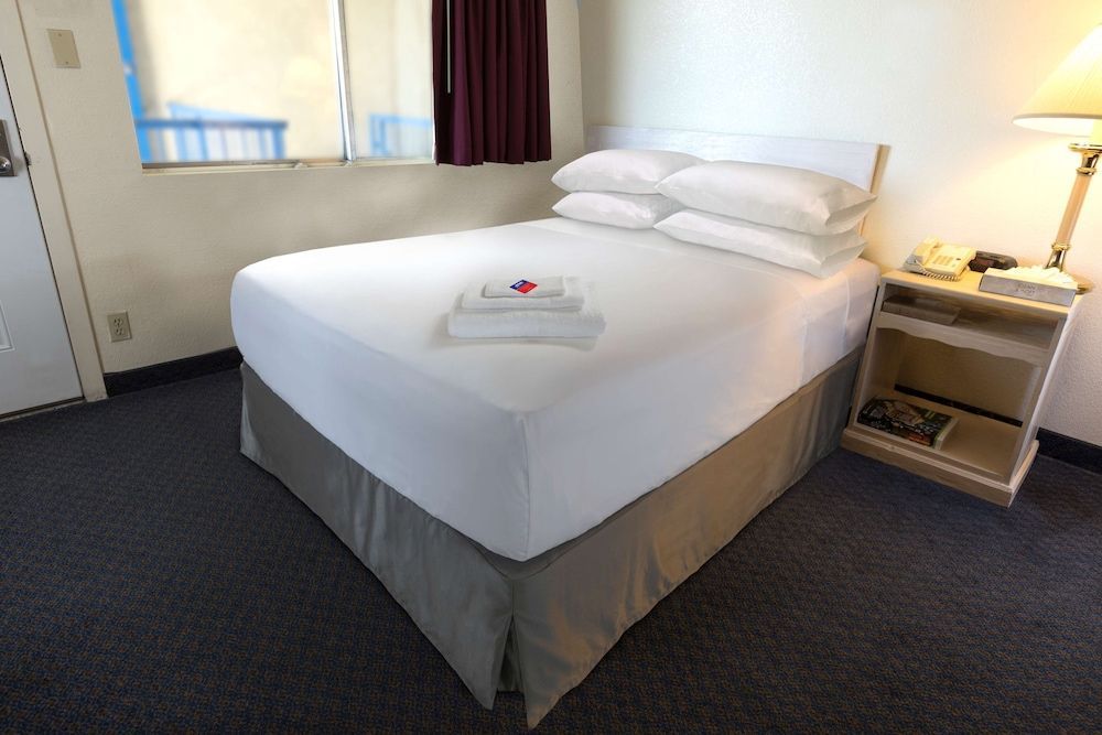 Americas Best Value Inn & Suites Forsyth 2