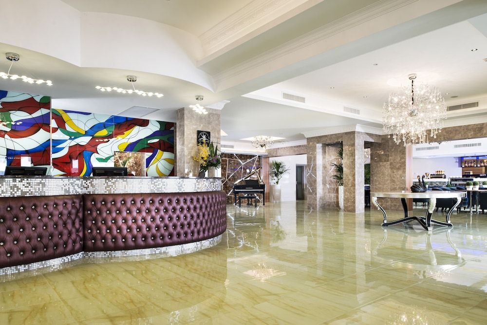 Swan River Hotel 2
