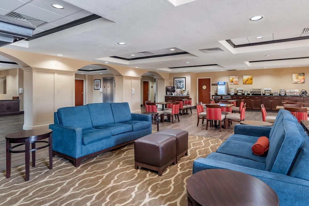 Comfort Inn & Suites Clinton - Jackson West 2