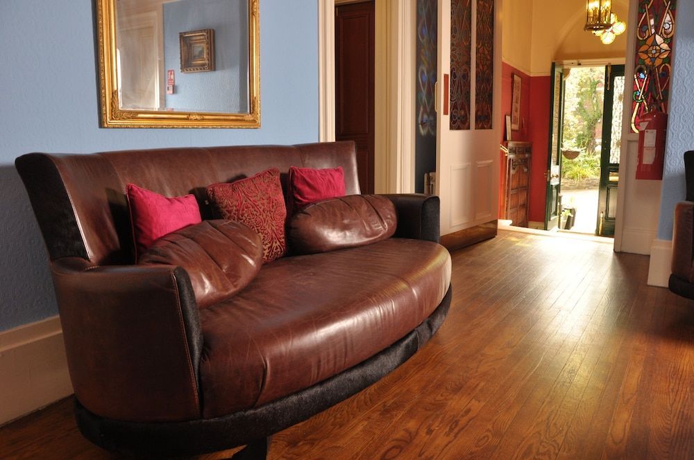 Farnley Tower Guesthouse 2